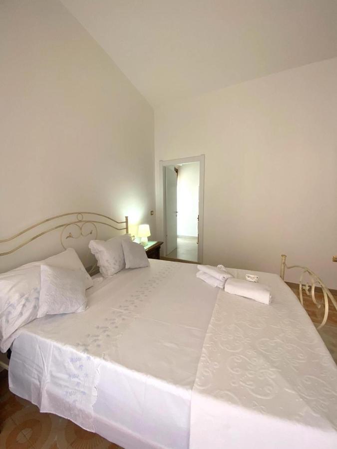 Le Fresie B&B SantʼAntìoco Eksteriør bilde